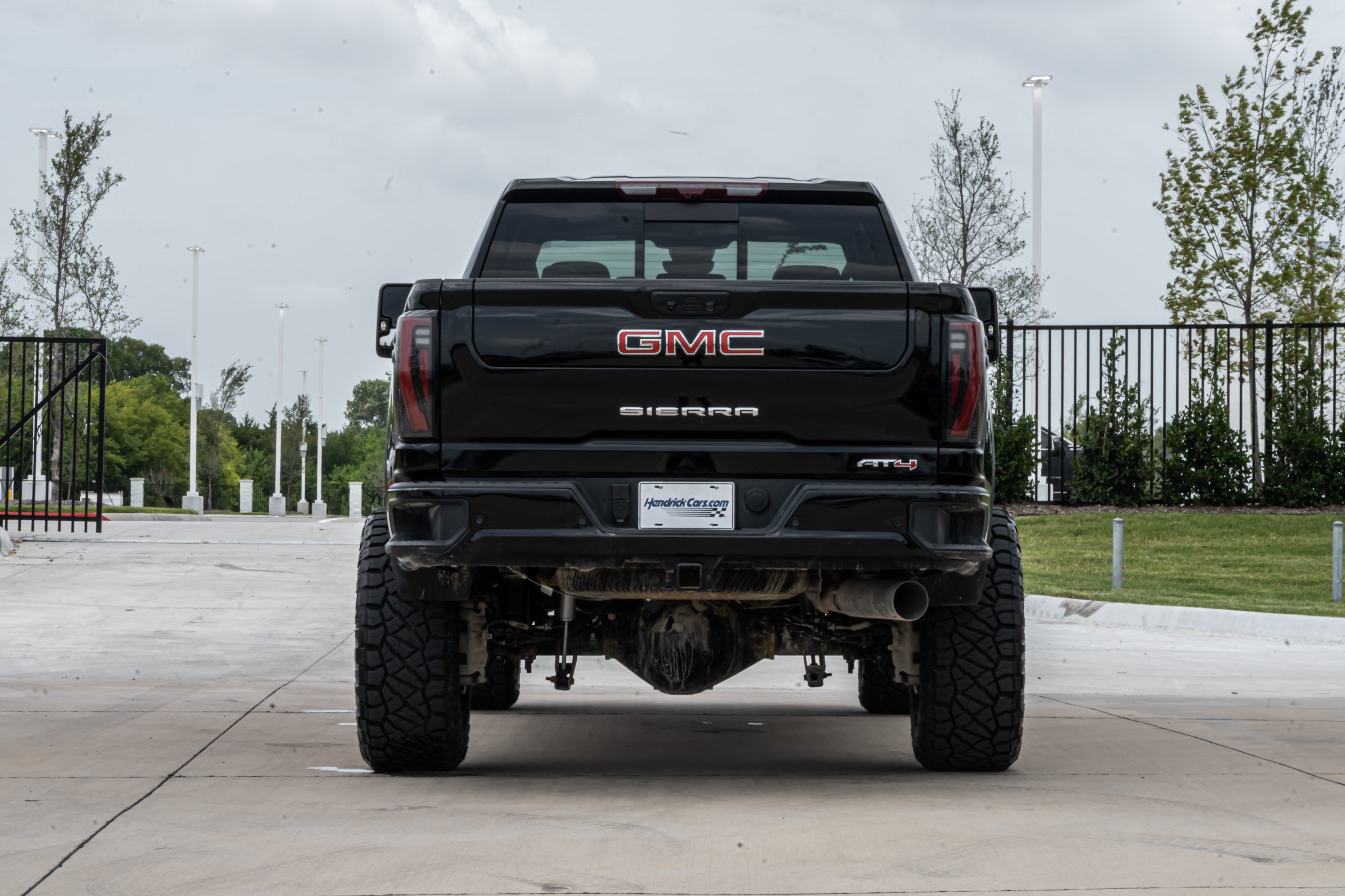 Used 2026 GMC Sierra 2500 AT4 w/ Technology Package AWD/4WD image 9
