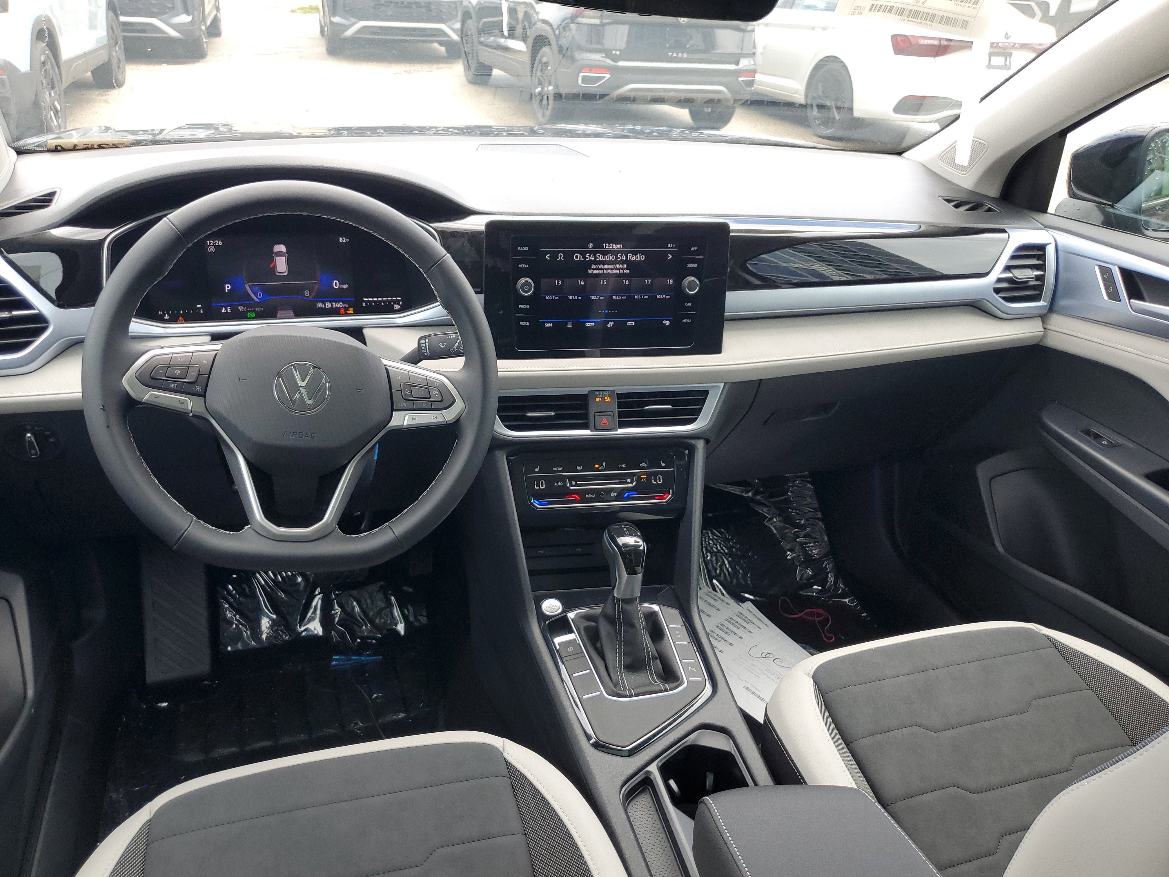 New 2025 Volkswagen Taos SE image 6
