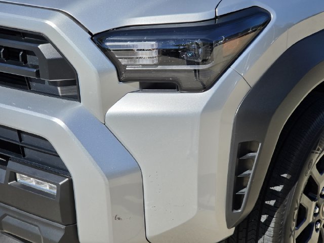 Used 2025 Toyota 4Runner SR5 AWD/4WD image 6