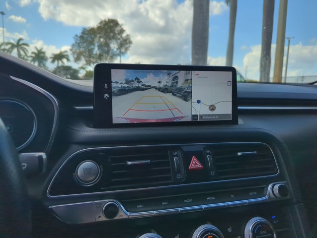 Used 2022 Genesis G70 2.0T image 9