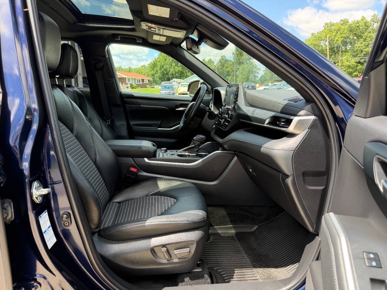 Used 2022 Toyota Highlander XSE AWD/4WD image 13