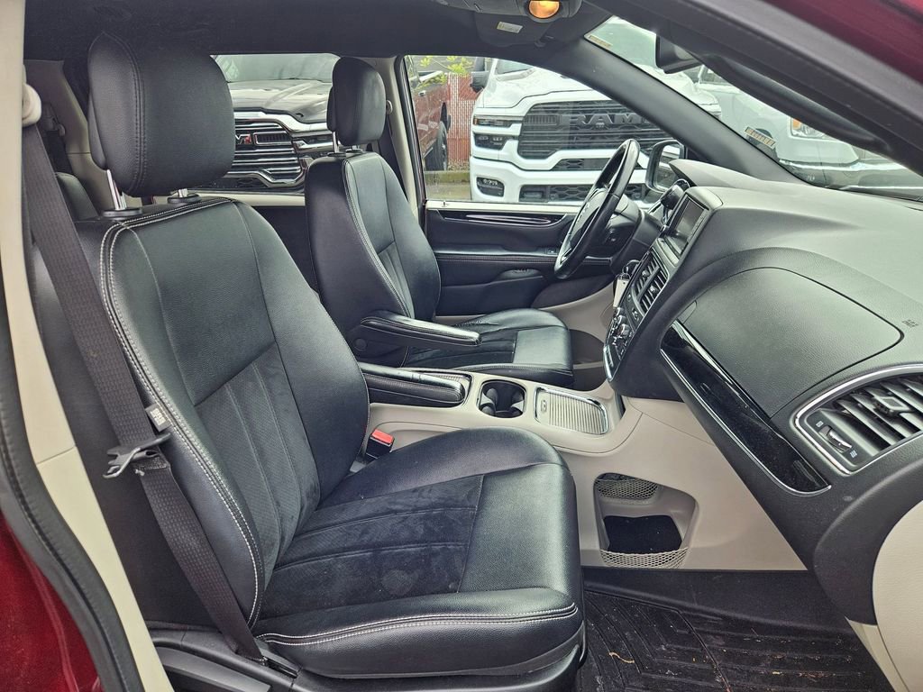 Used 2018 Dodge Grand Caravan SXT FWD image 16