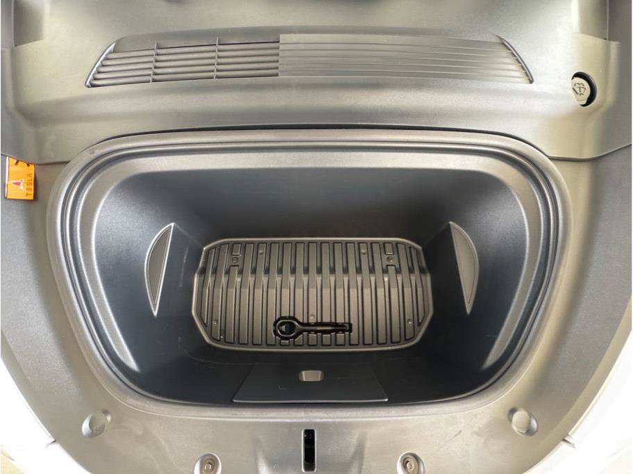 Used 2021 Tesla Model Y Long Range image 25