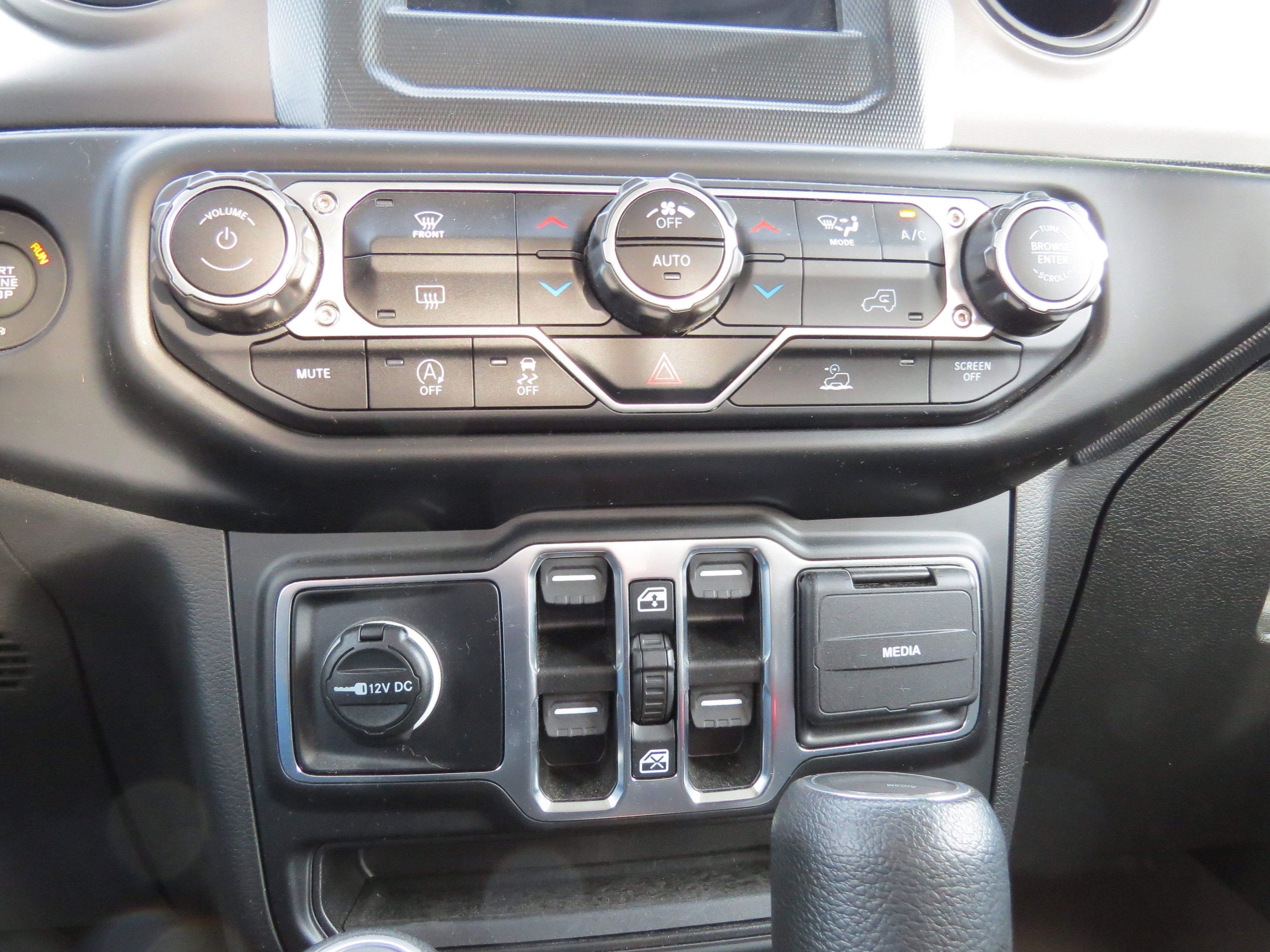 Used 2022 Jeep Gladiator Willys image 23