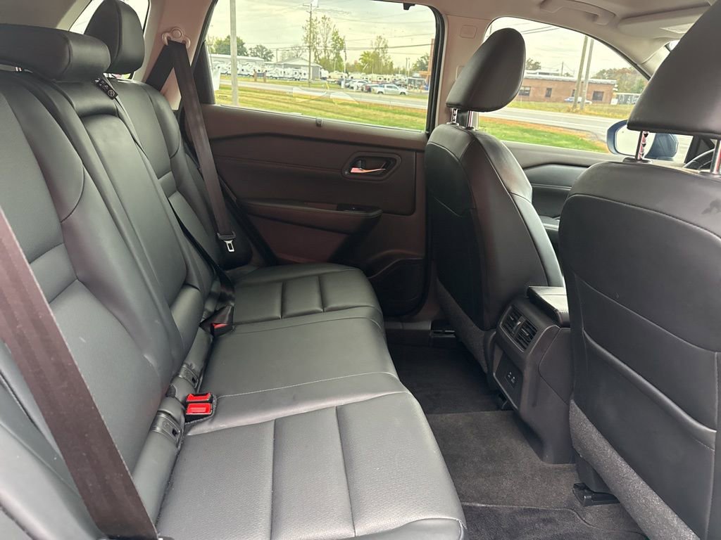 Used 2023 Nissan Rogue SV w/ SV Premium B Package image 16