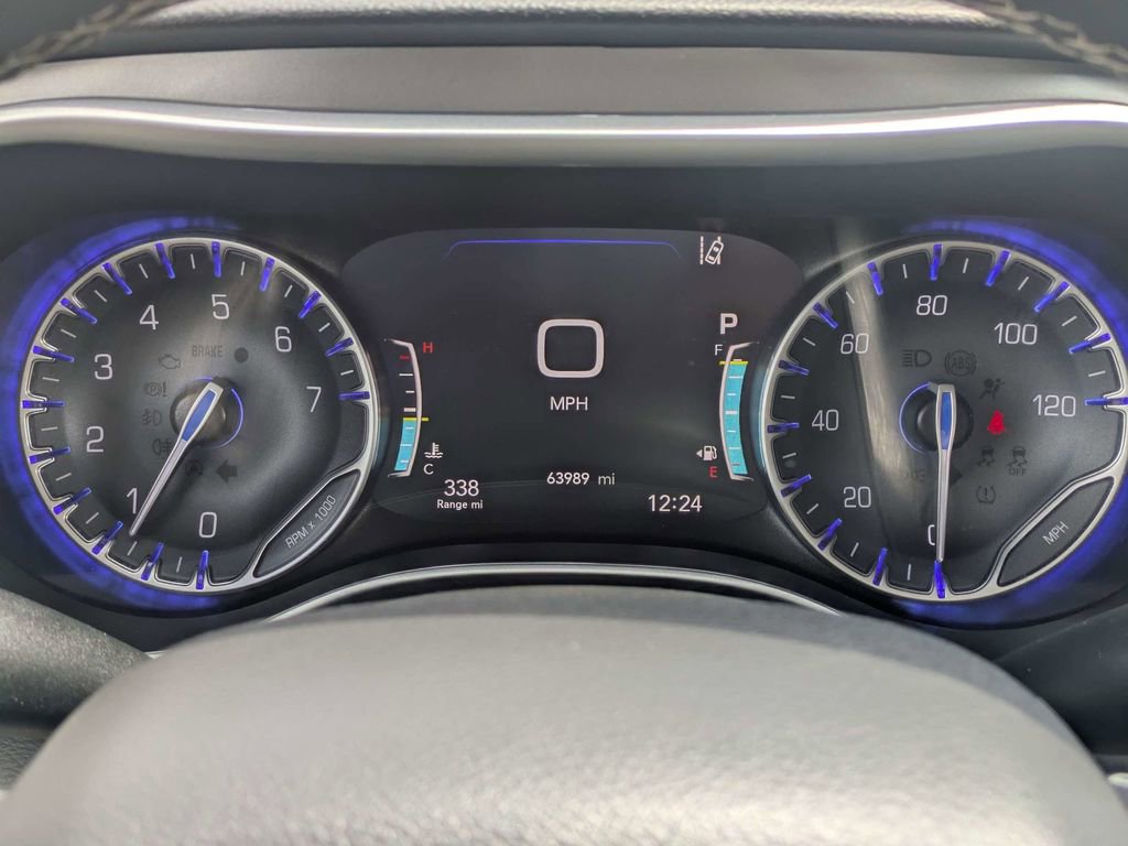 Used 2024 Chrysler Pacifica Touring-L FWD image 30