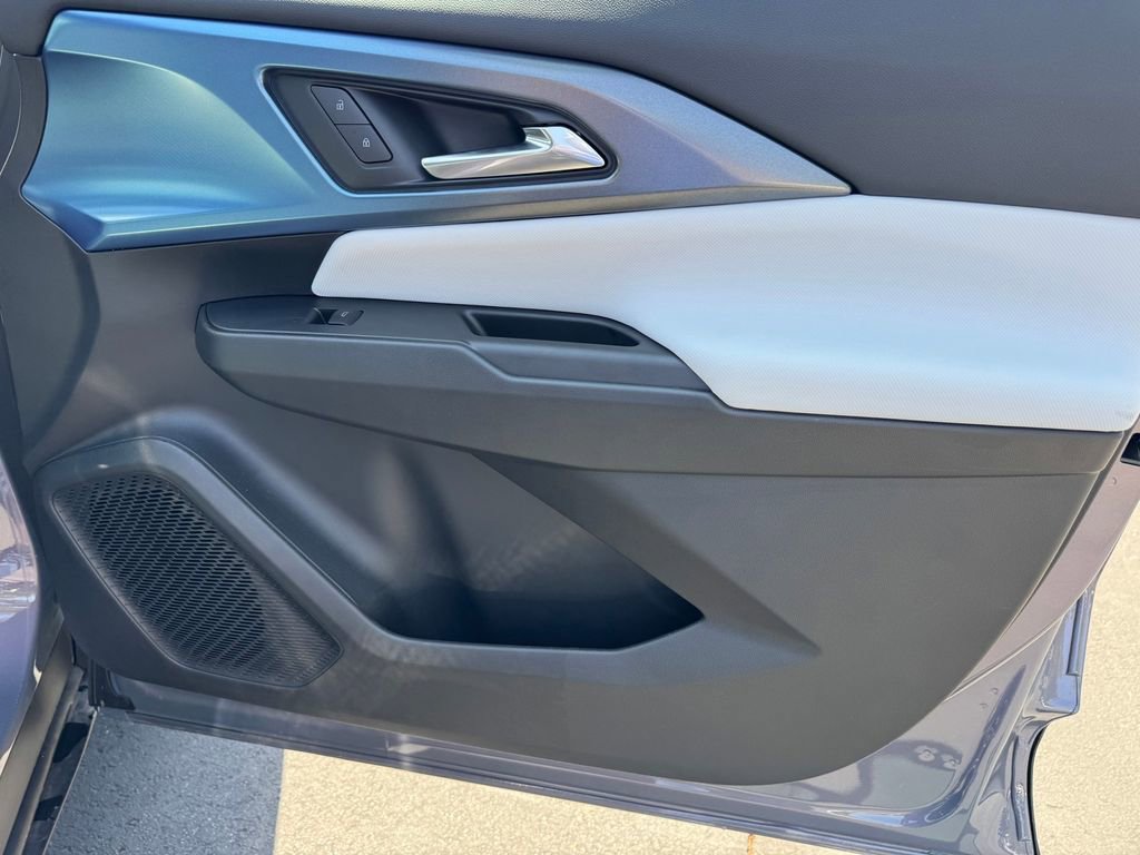 New 2026 Chevrolet Equinox EV LT FWD image 9
