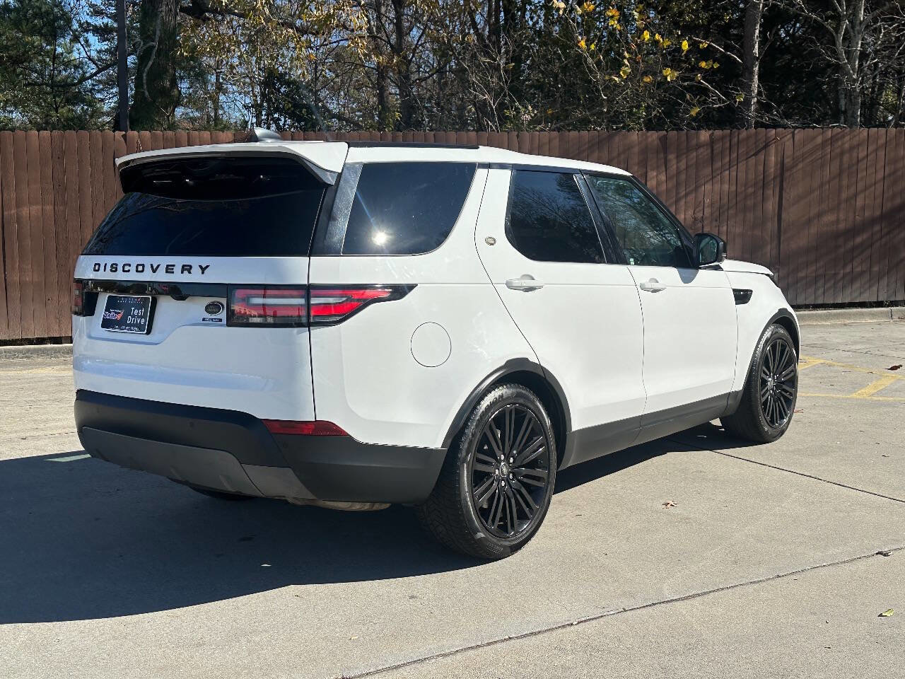 Used 2017 Land Rover Discovery HSE Luxury image 19