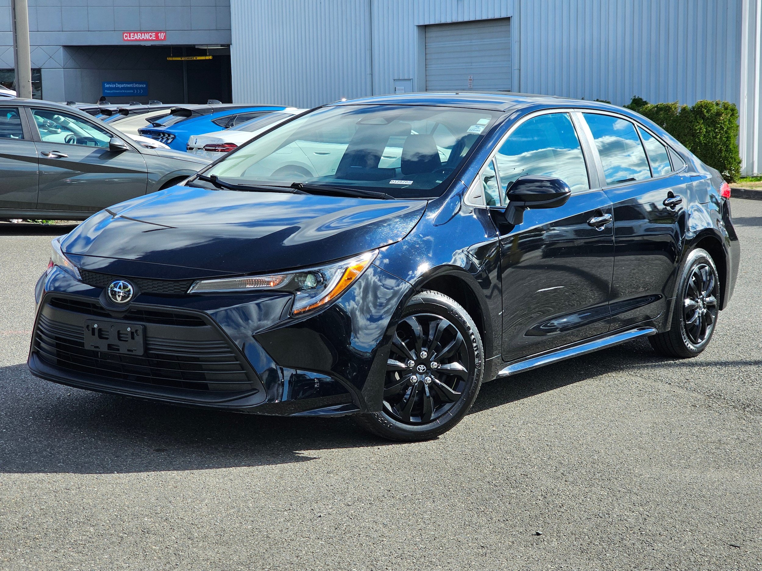 Used 2025 Toyota Corolla LE FWD image 1