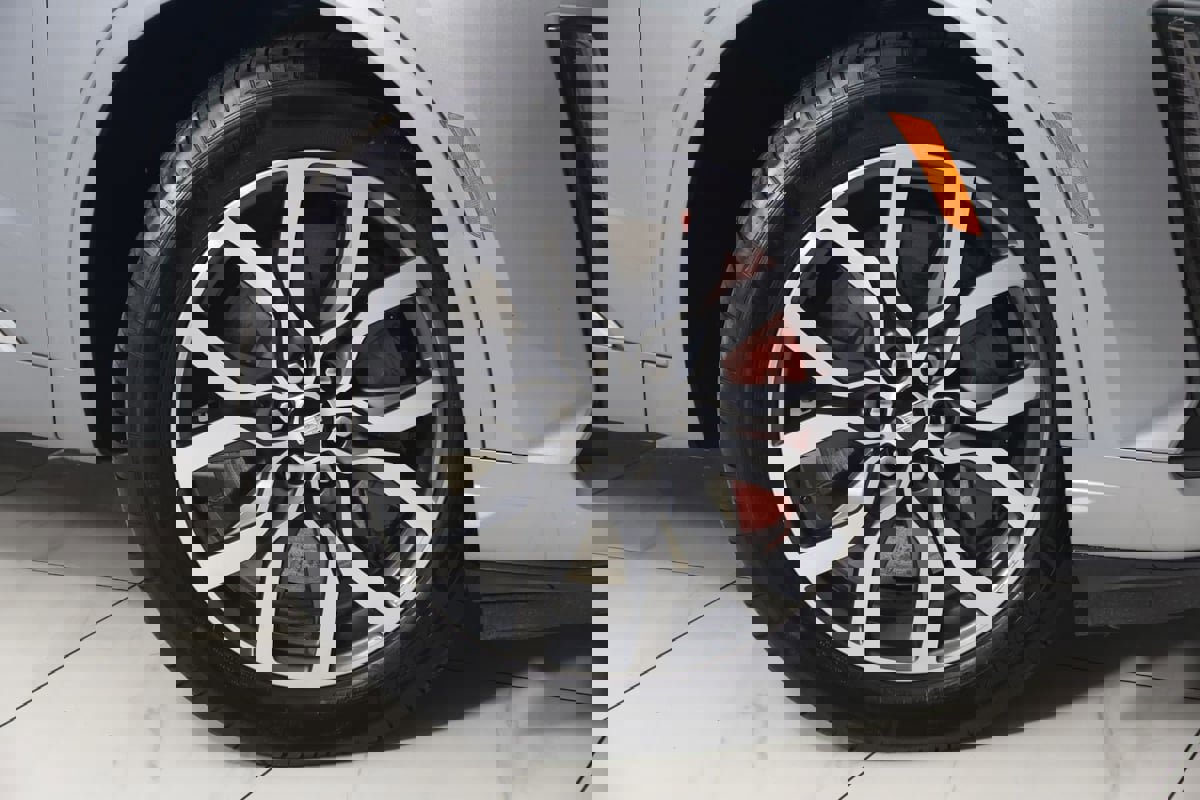 Used 2024 Cadillac XT6 Sport image 16