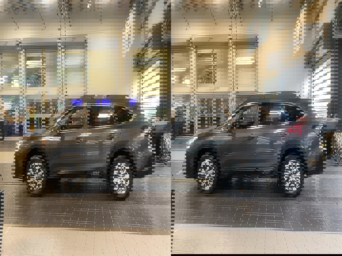 Used 2024 Subaru Outback Premium image 3