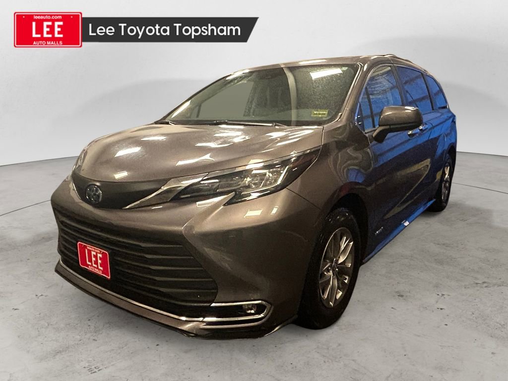 Used 2021 Toyota Sienna XLE w/ XLE Plus Package FWD image 1