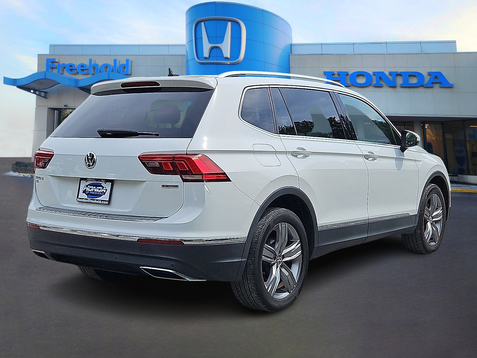 Used 2021 Volkswagen Tiguan SEL w/ 3rd Row Seat Package image 7