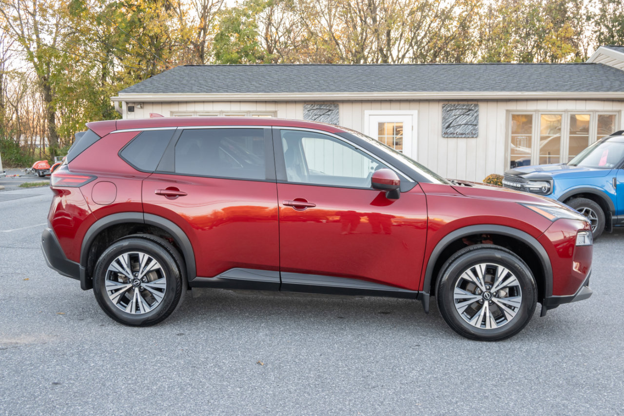 Used 2023 Nissan Rogue SV image 11