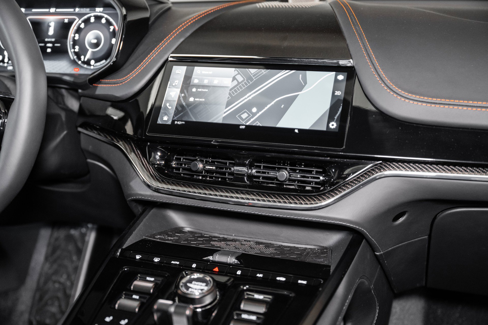 Used 2025 Aston Martin DBX 707 image 31