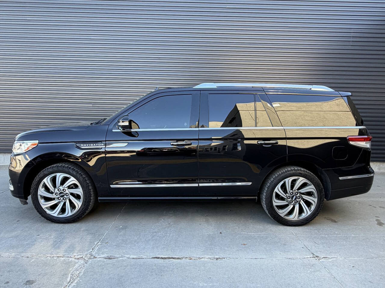 Used 2022 Lincoln Navigator Reserve AWD/4WD image 10