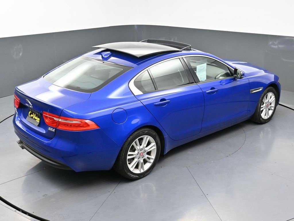 Used 2017 Jaguar XE Premium image 51