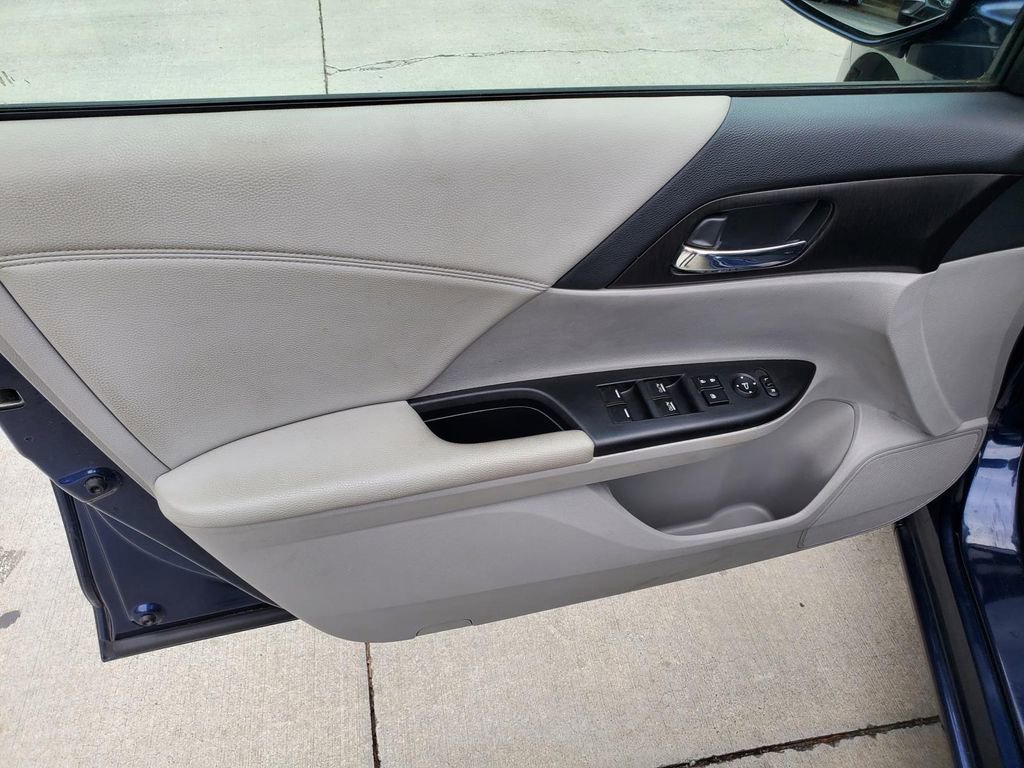 Used 2015 Honda Accord EX image 17