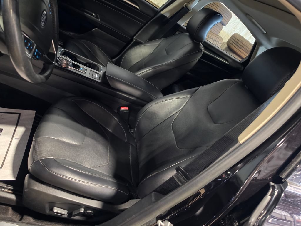 Used 2019 Ford Fusion Titanium FWD image 6