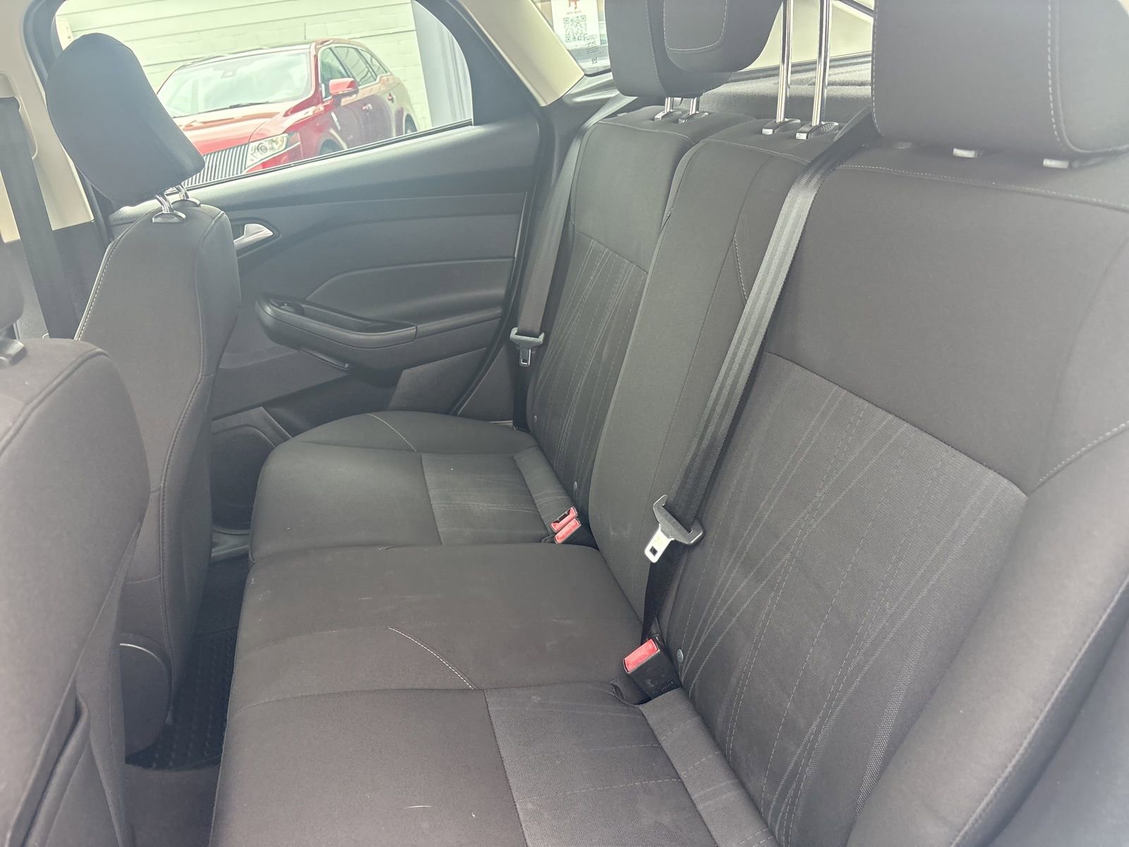 Used 2015 Ford Focus SE FWD image 12