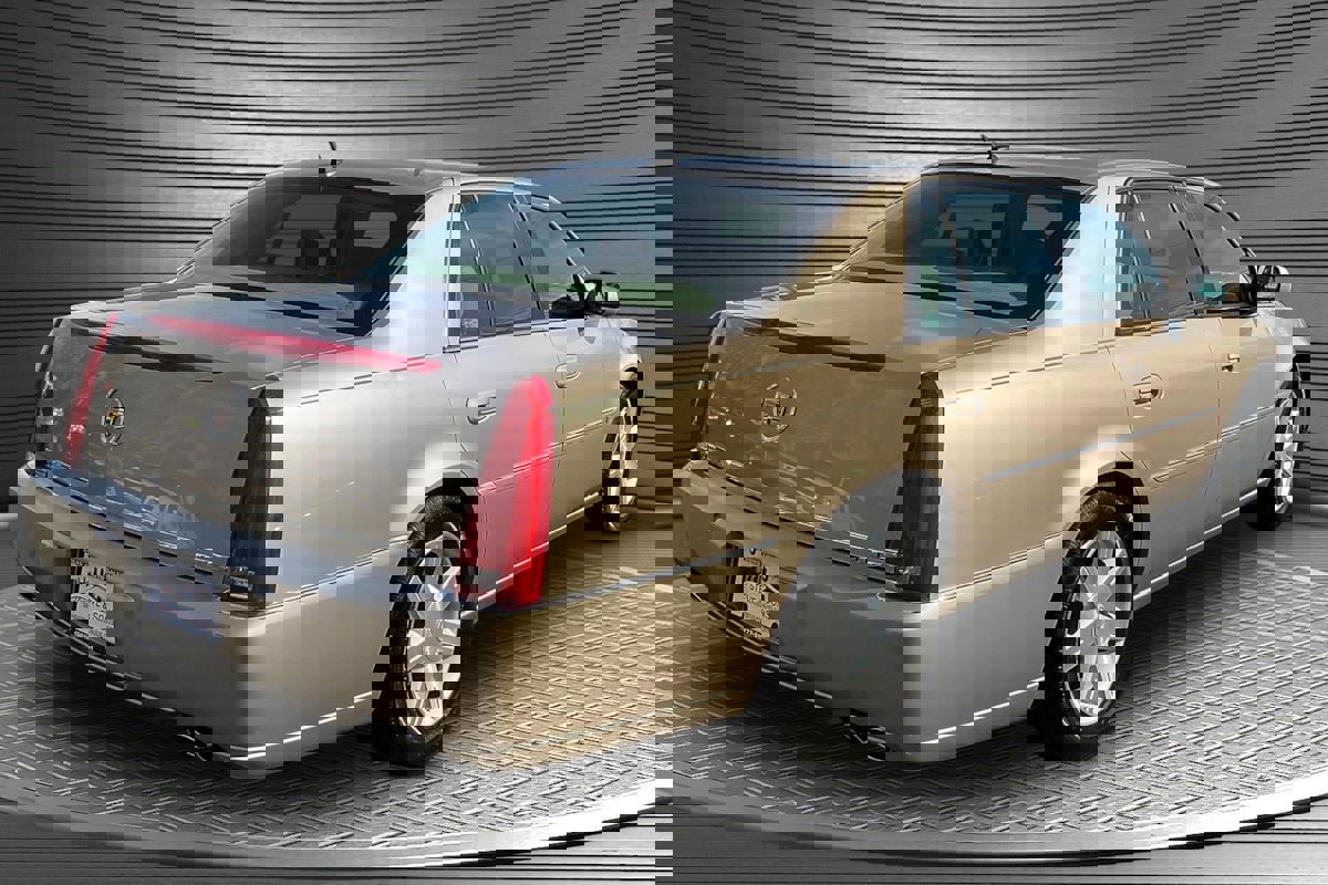 Used 2006 Cadillac DTS w/ Sun And Sound Package image 6