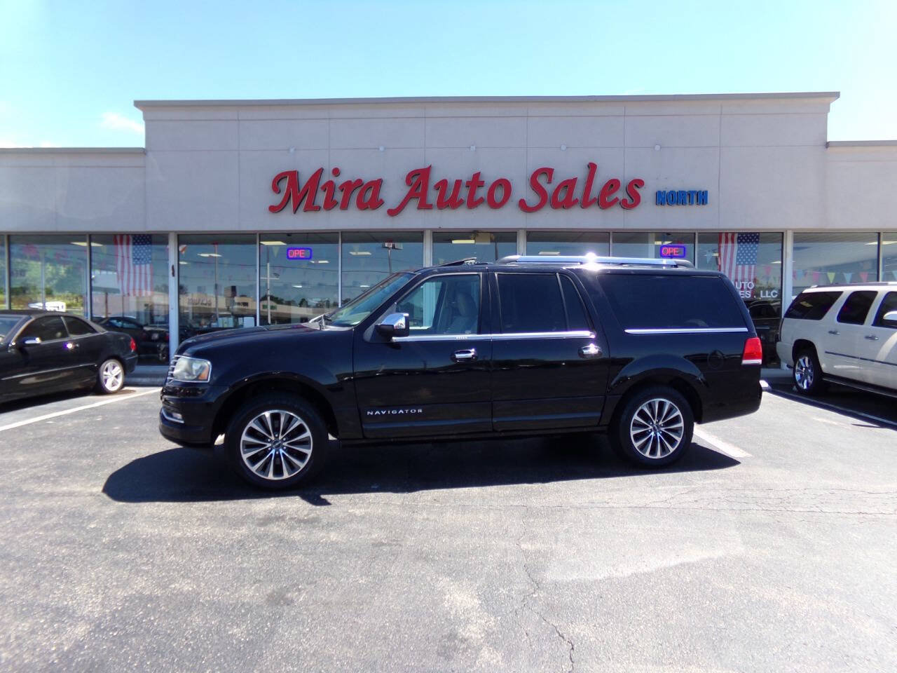 Used 2016 Lincoln Navigator L Select RWD image 1