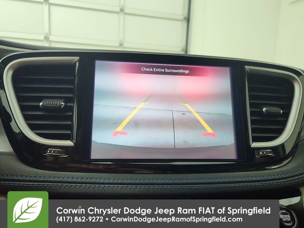 Used 2021 Chrysler Pacifica Touring-L w/ Uconnect Theater Family Group FWD image 24