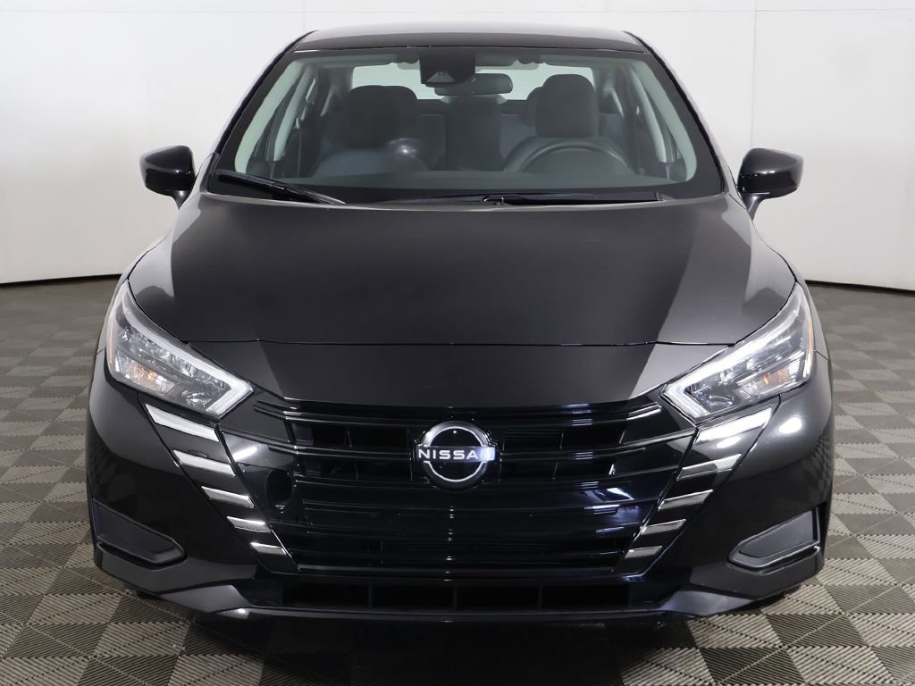 Used 2025 Nissan Versa SV image 8