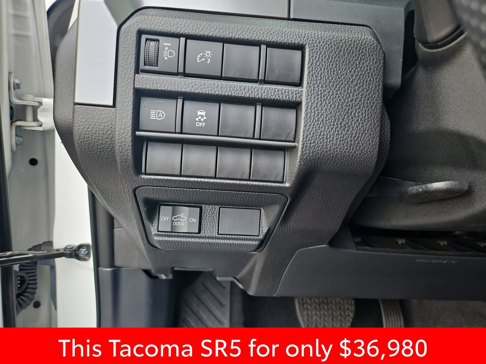 Used 2024 Toyota Tacoma SR5 AWD/4WD image 25