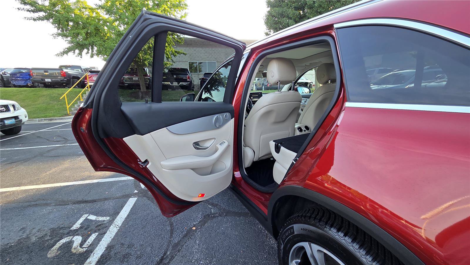 Used 2017 Mercedes-Benz GLC 300 4MATIC image 60