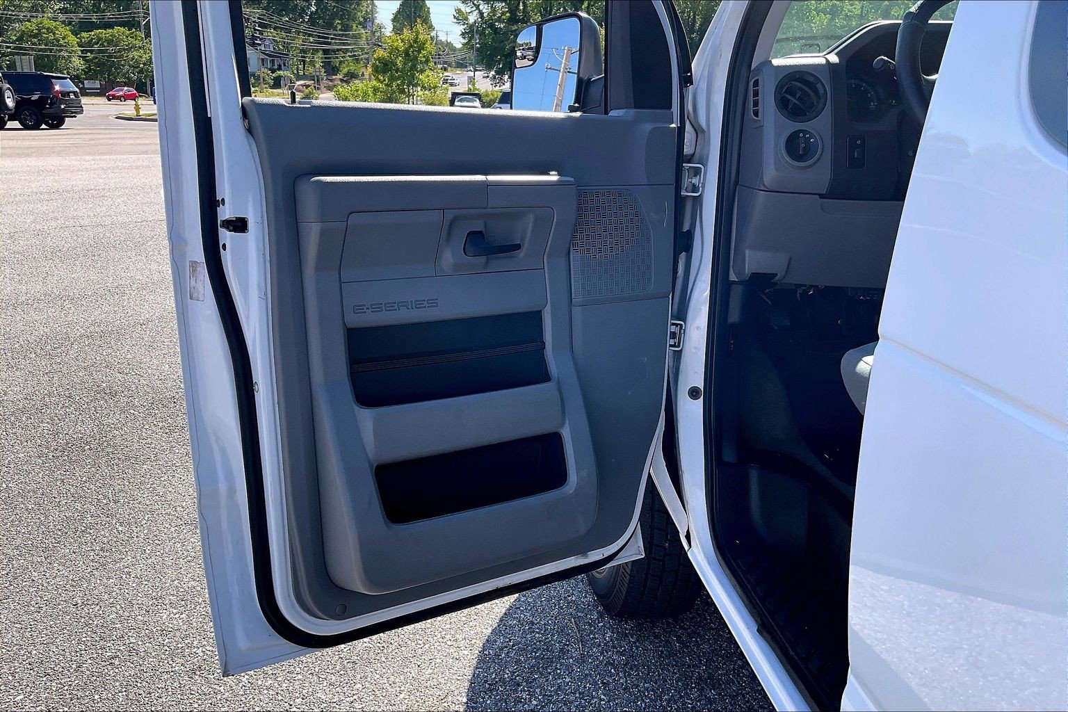 Used 2012 Ford E-350 and Econoline 350 XLT RWD image 22