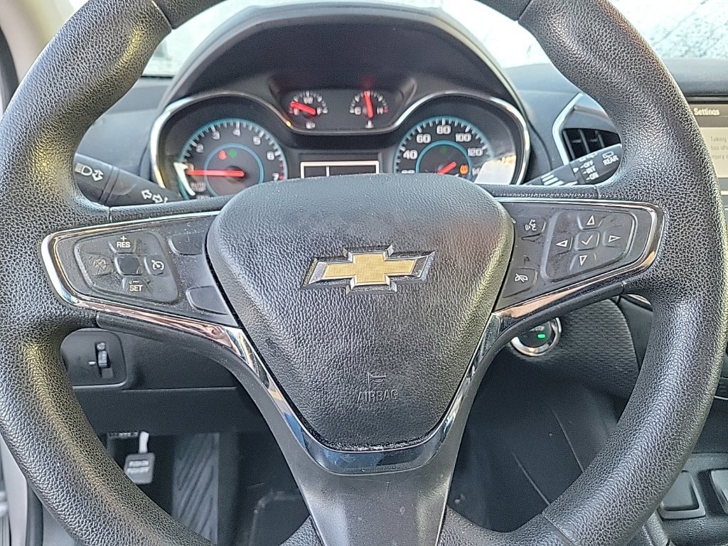 Used 2017 Chevrolet Cruze LT w/ Convenience Package FWD image 9