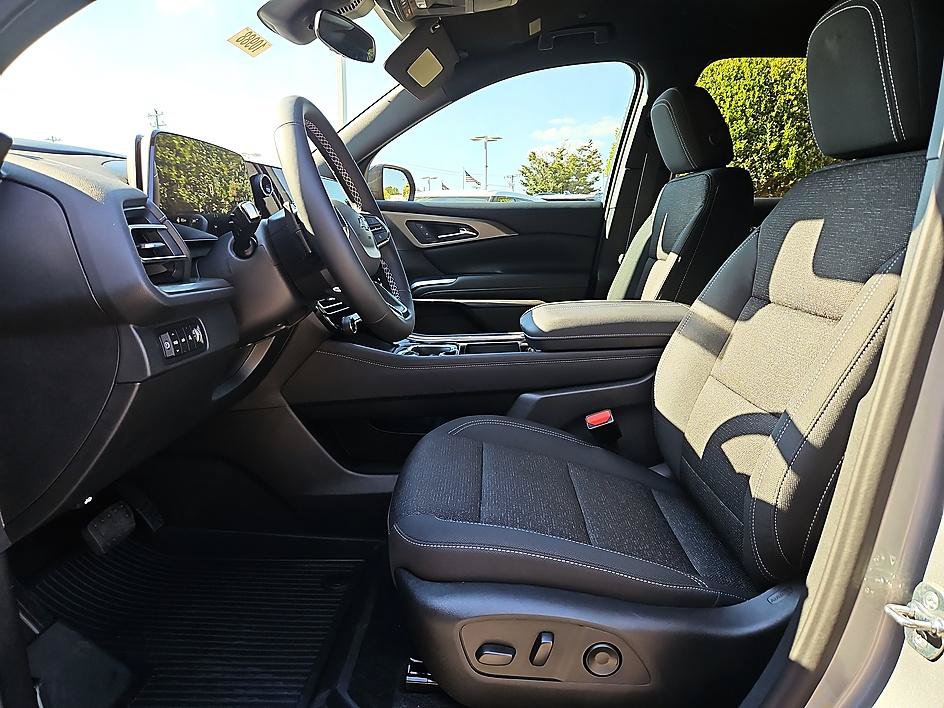 New 2027 Chevrolet Traverse LT w/ Midnight/Sport Edition AWD/4WD image 9