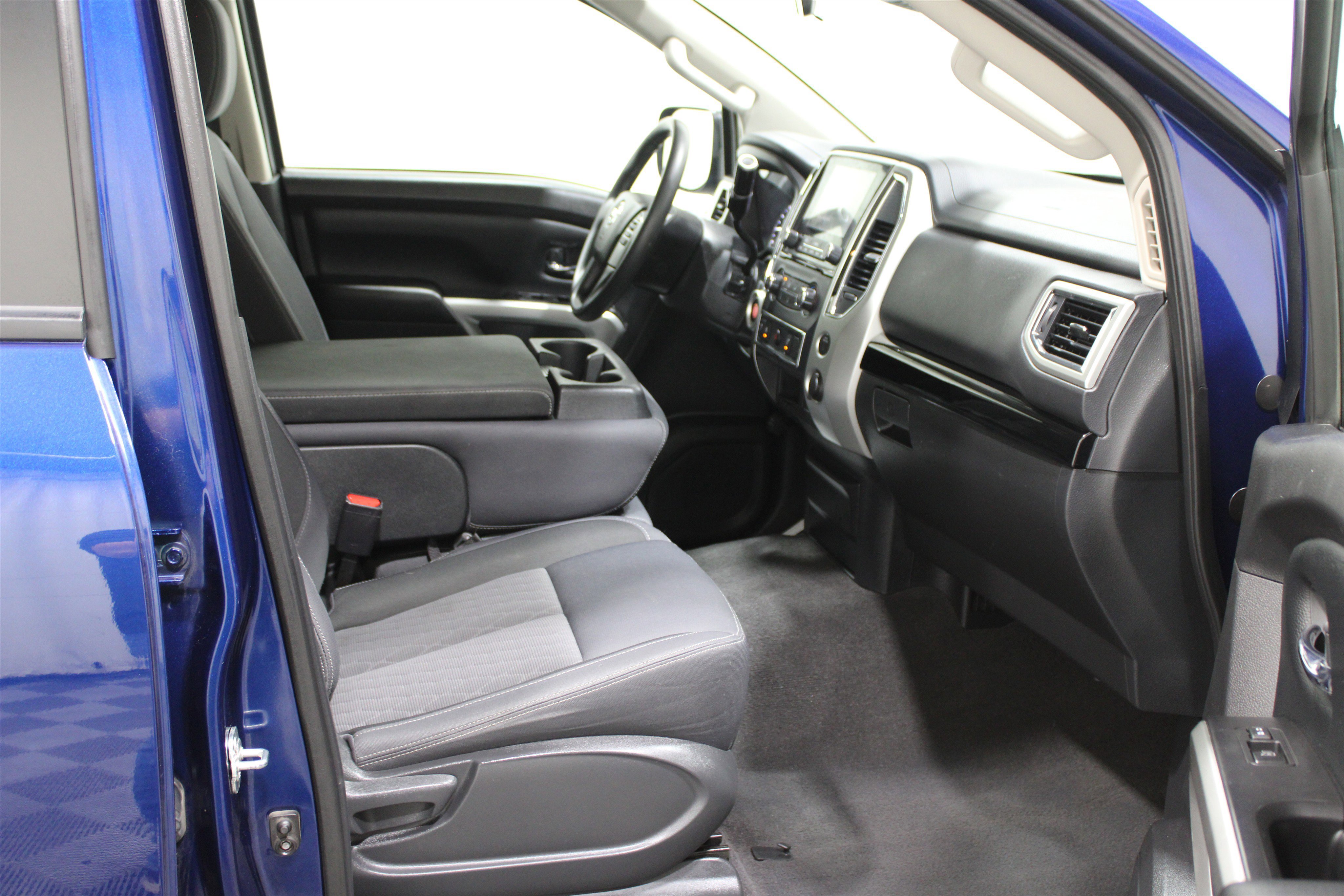 Used 2021 Nissan Titan SV image 26