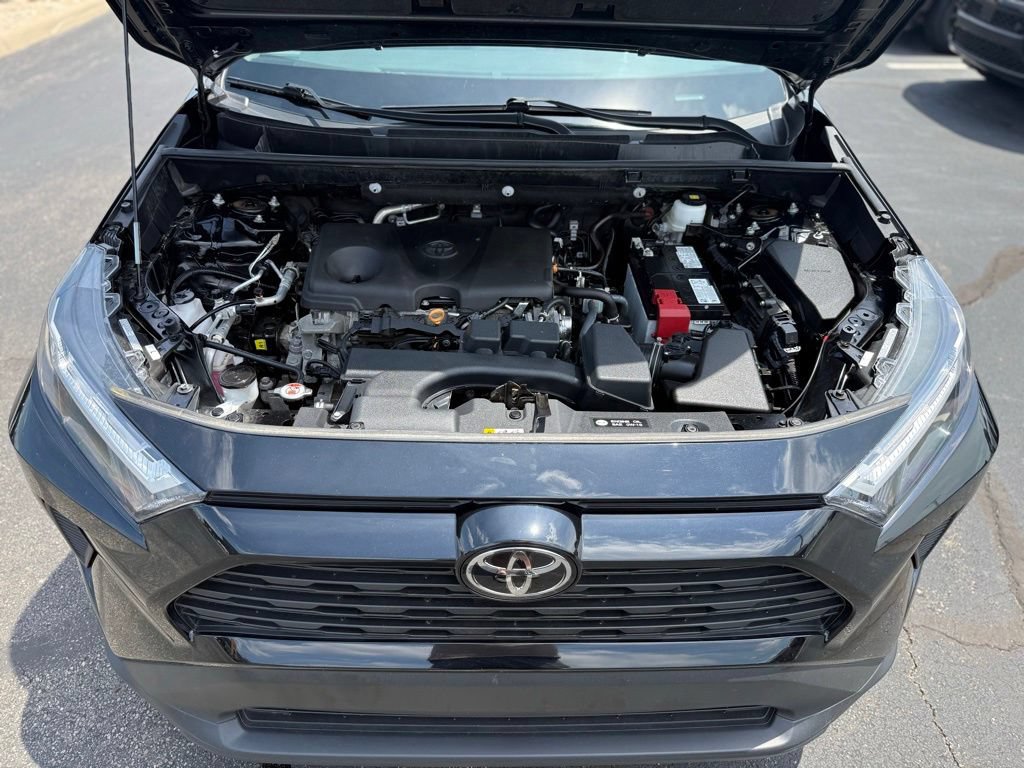 Used 2024 Toyota RAV4 XLE AWD/4WD image 10
