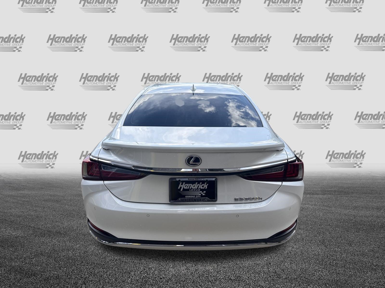 Used 2024 Lexus ES 300h w/ Premium Package FWD image 9
