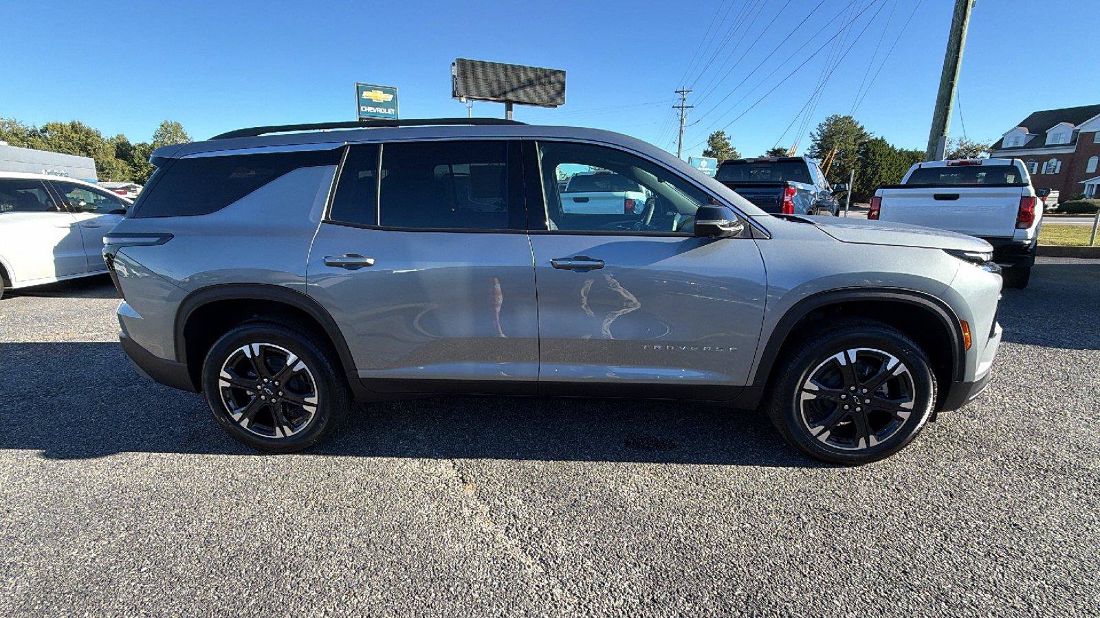 New 2027 Chevrolet Traverse LT w/ Driver Confidence Package FWD image 7