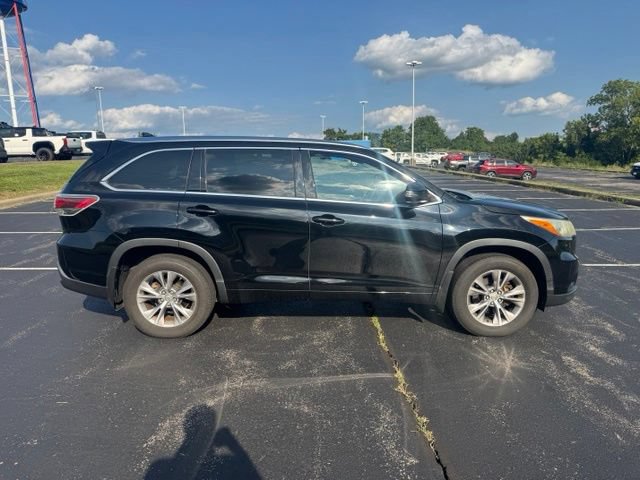 Used 2015 Toyota Highlander XLE AWD/4WD image 2