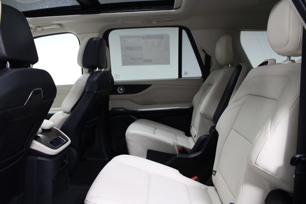New 2027 Lincoln Navigator L Reserve RWD image 27