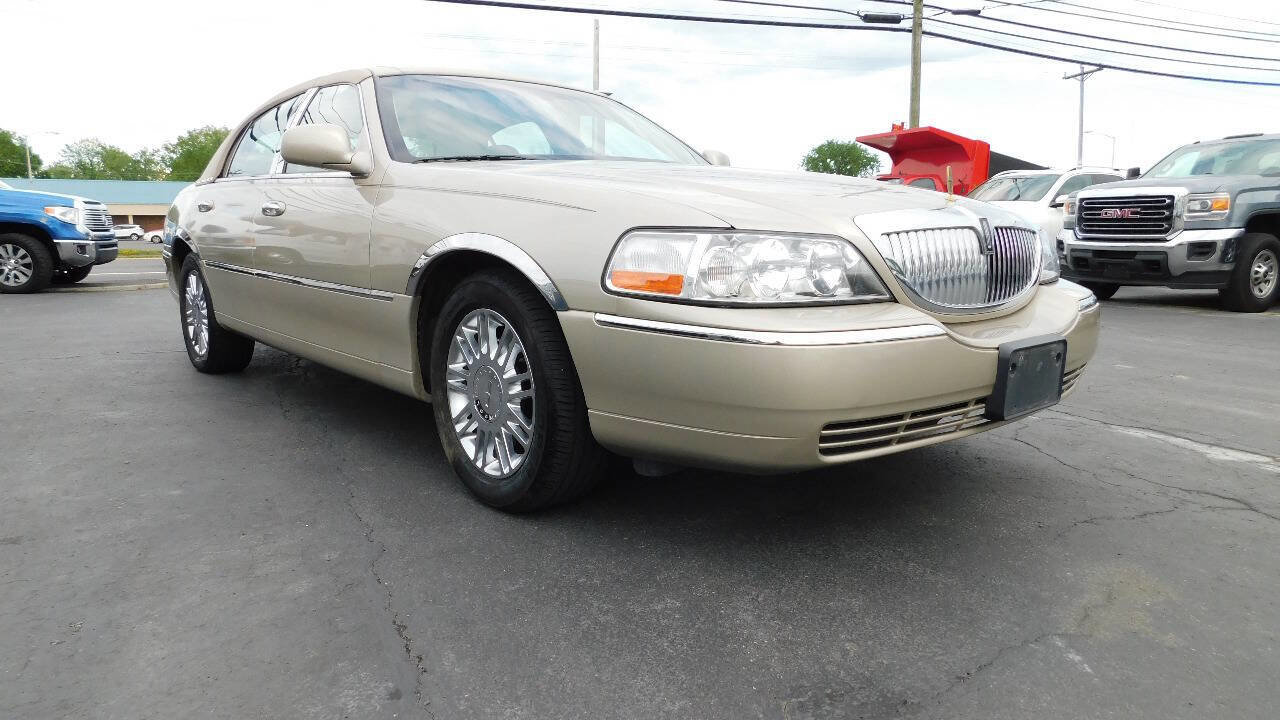 Used 2009 Lincoln Town Car Signature Limited