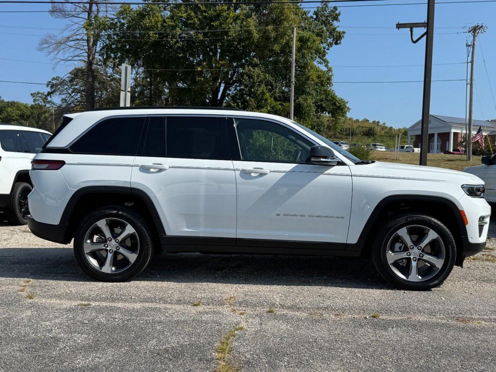 New 2025 Jeep Grand Cherokee Limited image 2