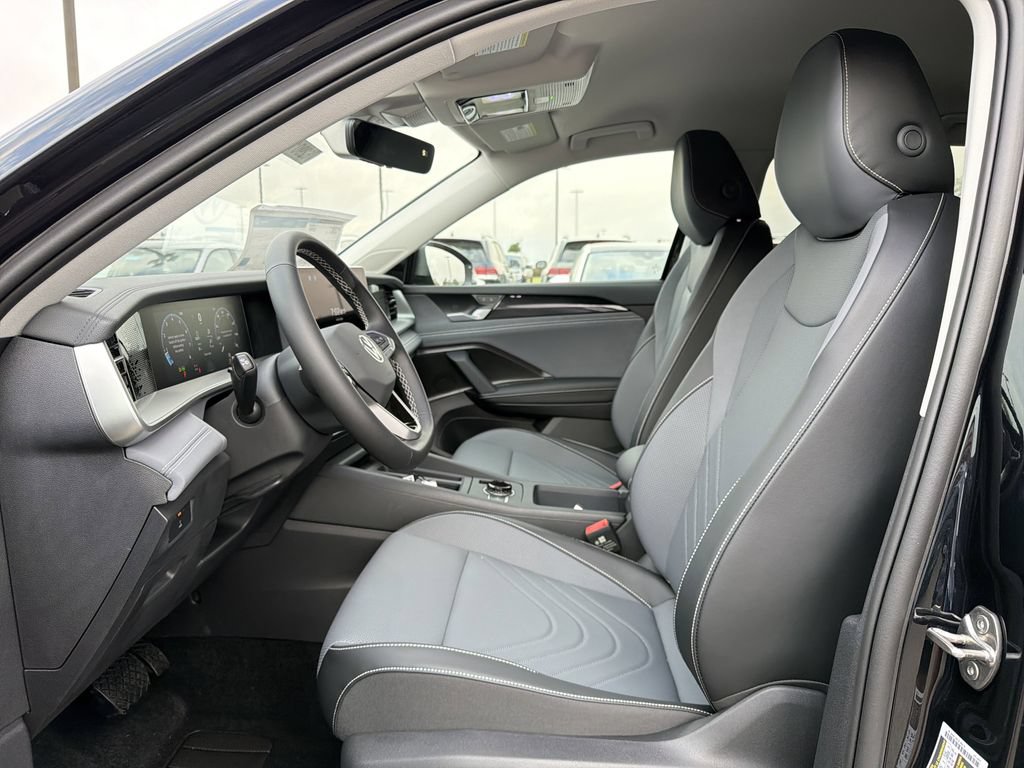 New 2026 Volkswagen Tiguan SE FWD image 11