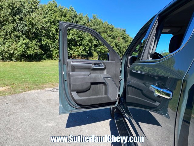 Used 2025 Chevrolet Silverado 1500 LTZ AWD/4WD image 15