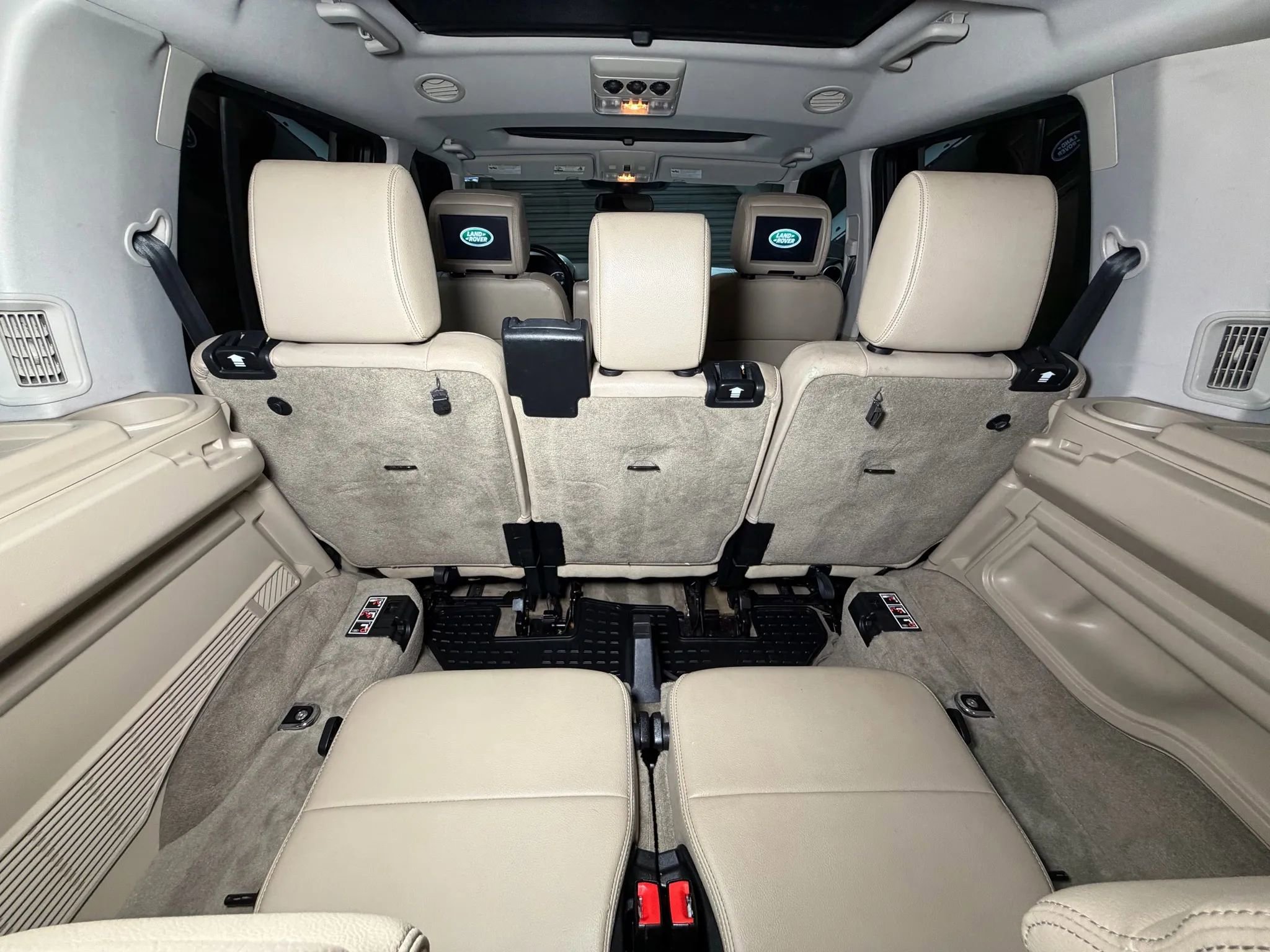 Used 2016 Land Rover LR4 HSE AWD/4WD image 9