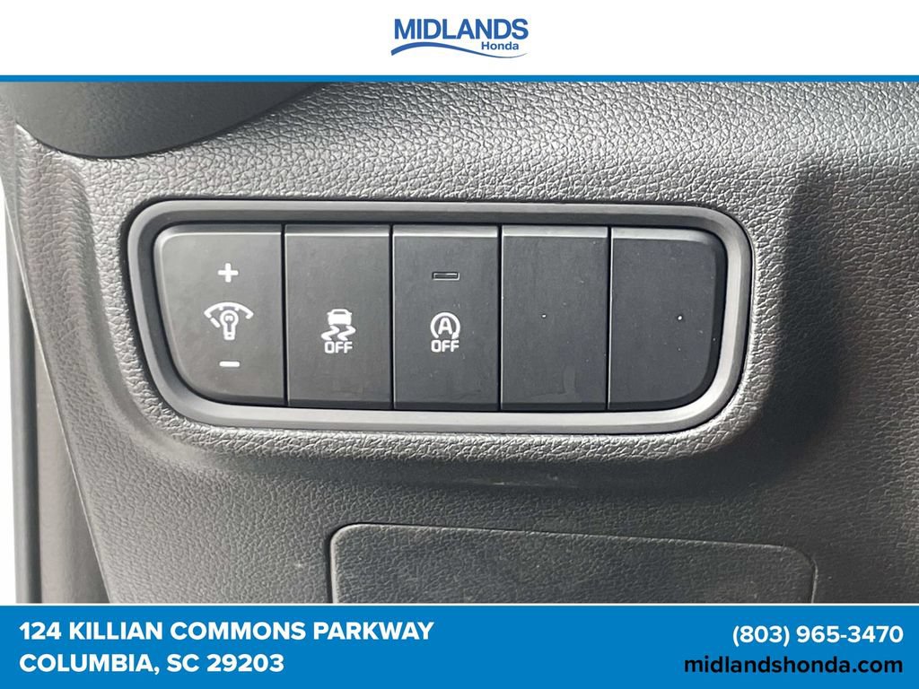 Used 2025 Kia Soul LX w/ LX Technology Package FWD image 15