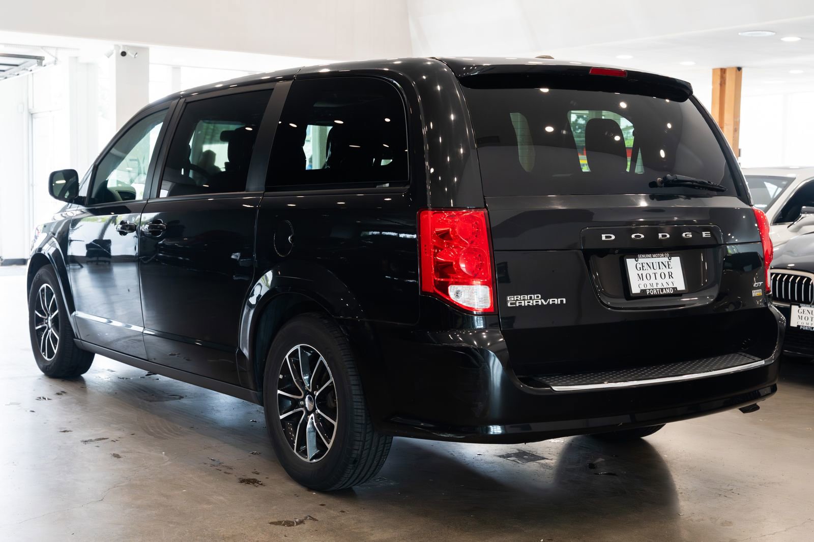 Used 2018 Dodge Grand Caravan GT FWD image 6
