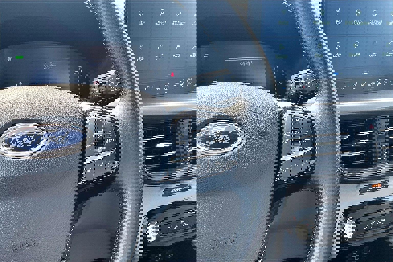 Used 2025 Ford Escape SE image 19