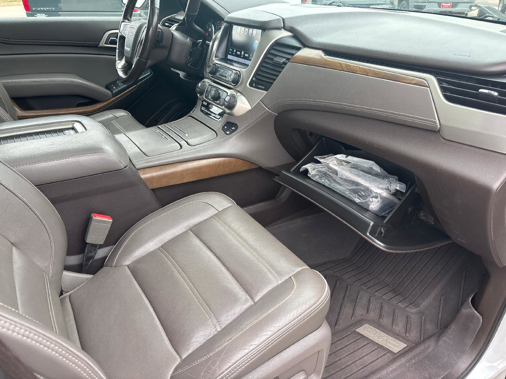 Used 2020 GMC Yukon XL Denali w/ Denali Premium Package image 29