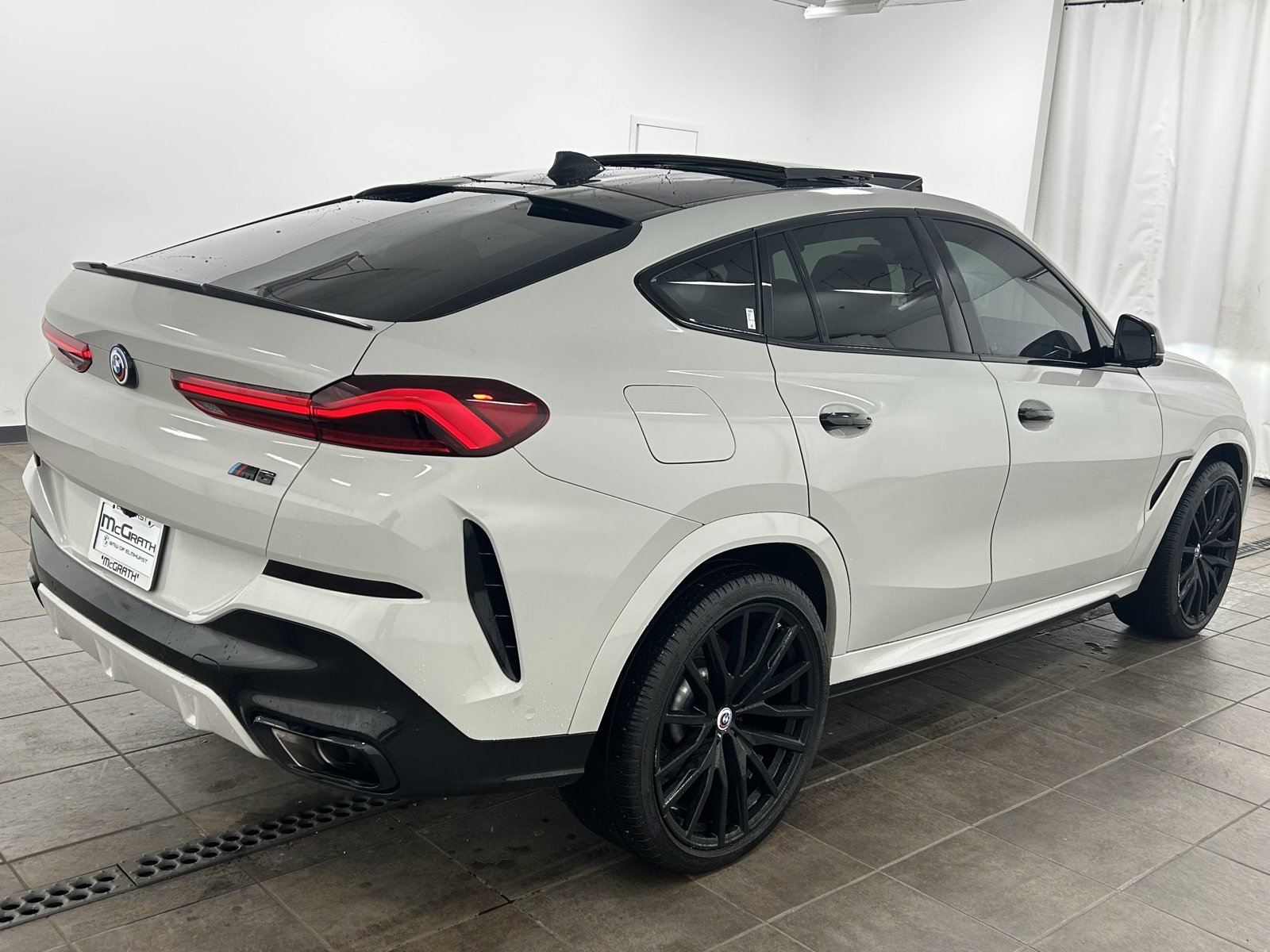 Used 2023 BMW X6 M50i w/ Executive Package image 5