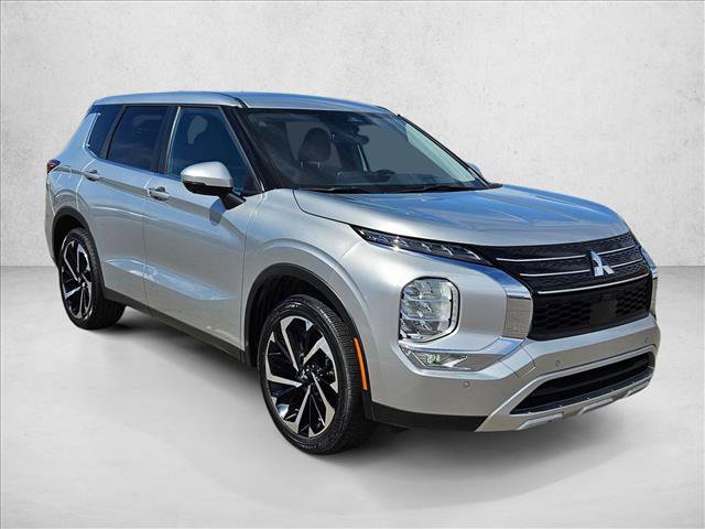 Used 2024 Mitsubishi Outlander SE FWD image 3